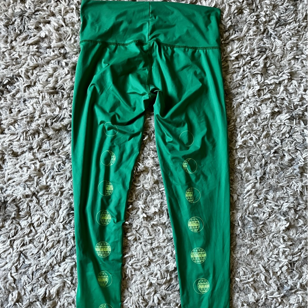 teeki moon dance leggings, size M